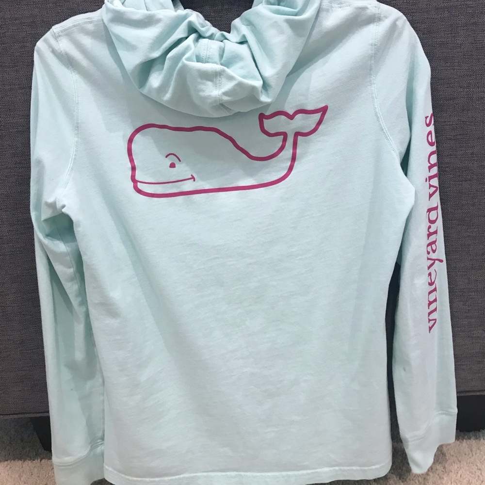 Lightweight Vinyard Vines hoodie